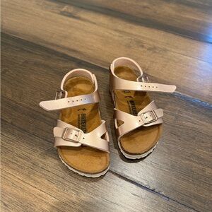 Birkenstock Rosegold sandals size 26 toddler new never worn